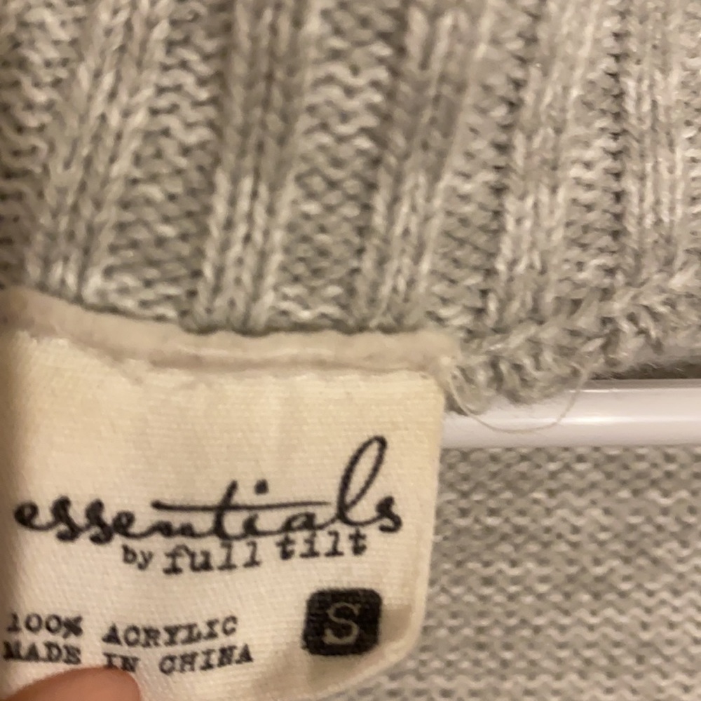 Sweater - Picture 4 of 4